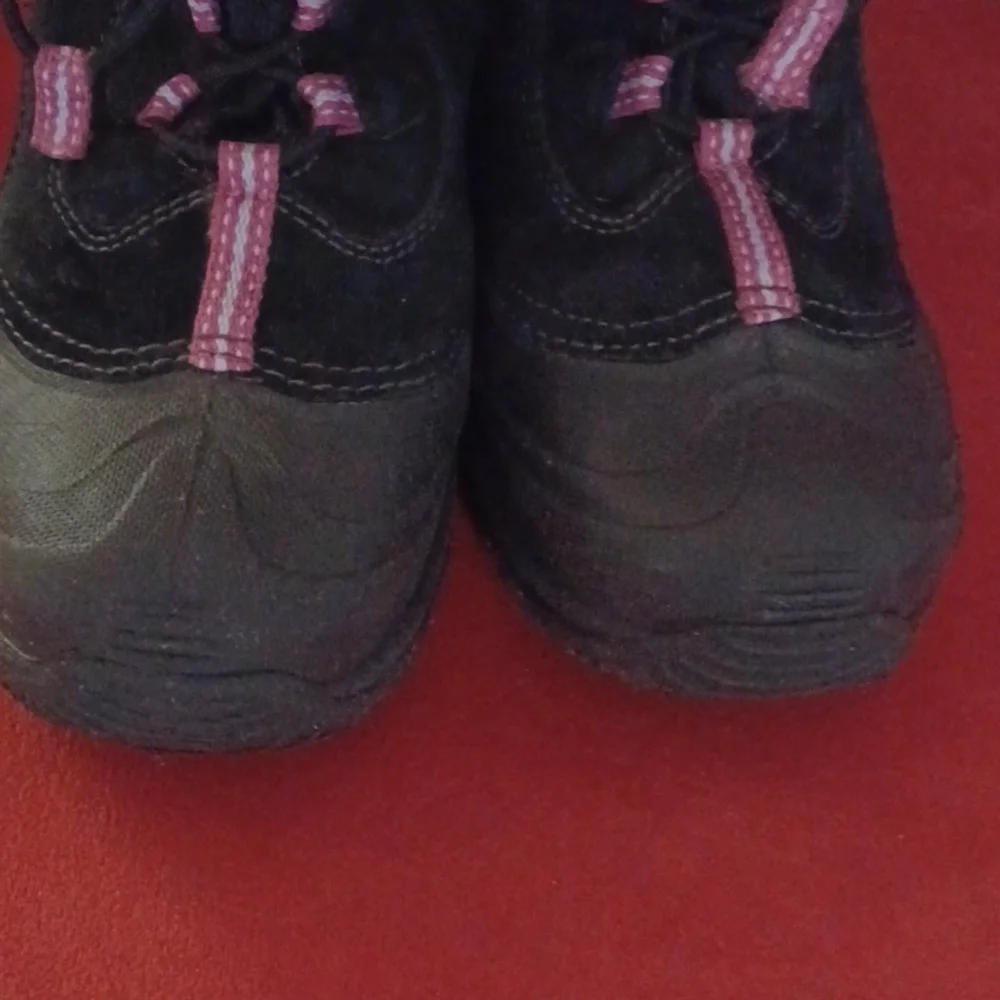 Columbia snow boots girls size 4 waterproof